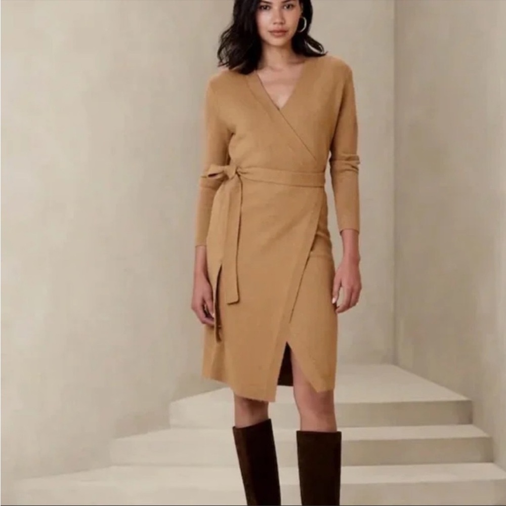BANANA REPUBLIC CAMEL SWEATER WRAP DRESS SIZE MEDIUM